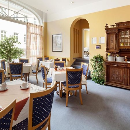 Hotel Garni Am Markt - Businesshotel - Fruehstuecksbuffet - Fahrradabstellplatz - Hunde Willkommen Neustadt bei Coburg Esterno foto