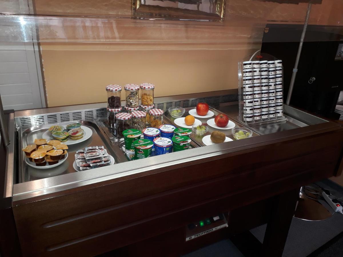Hotel Garni Am Markt - Businesshotel - Fruehstuecksbuffet - Fahrradabstellplatz - Hunde Willkommen Neustadt bei Coburg Esterno foto