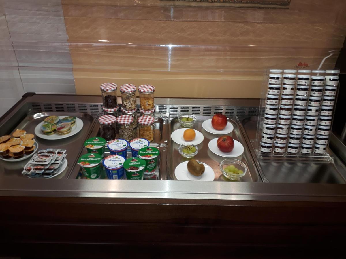 Hotel Garni Am Markt - Businesshotel - Fruehstuecksbuffet - Fahrradabstellplatz - Hunde Willkommen Neustadt bei Coburg Esterno foto
