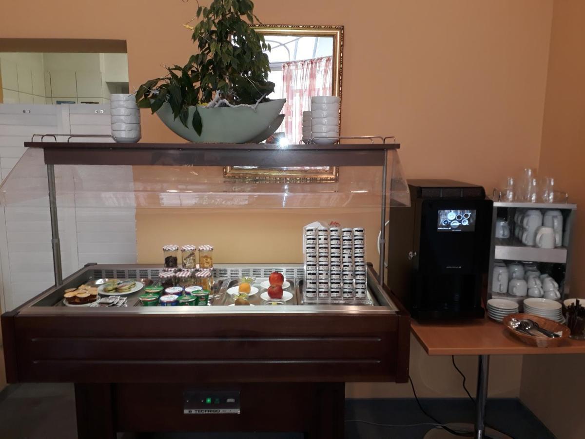 Hotel Garni Am Markt - Businesshotel - Fruehstuecksbuffet - Fahrradabstellplatz - Hunde Willkommen Neustadt bei Coburg Esterno foto
