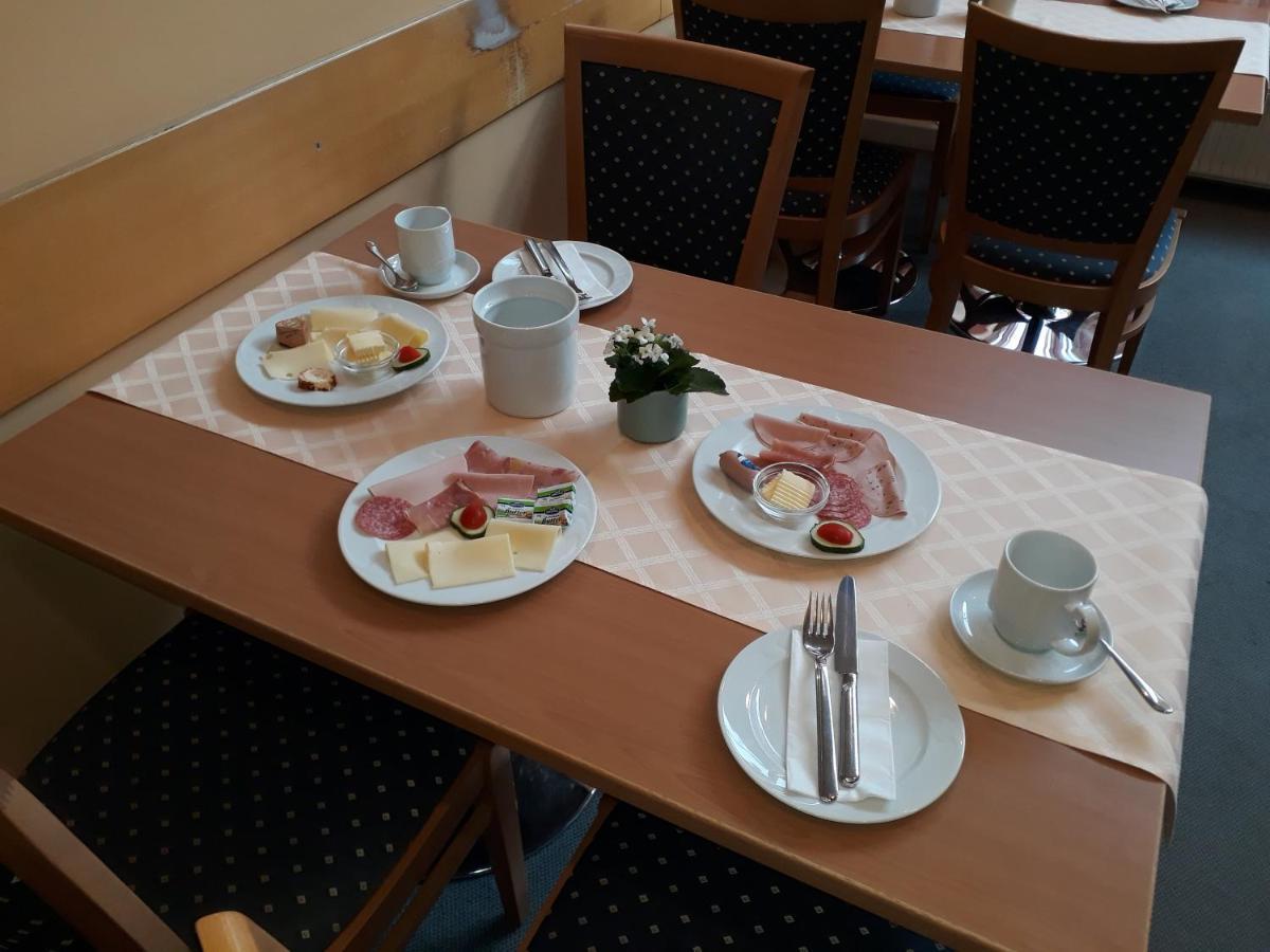 Hotel Garni Am Markt - Businesshotel - Fruehstuecksbuffet - Fahrradabstellplatz - Hunde Willkommen Neustadt bei Coburg Esterno foto