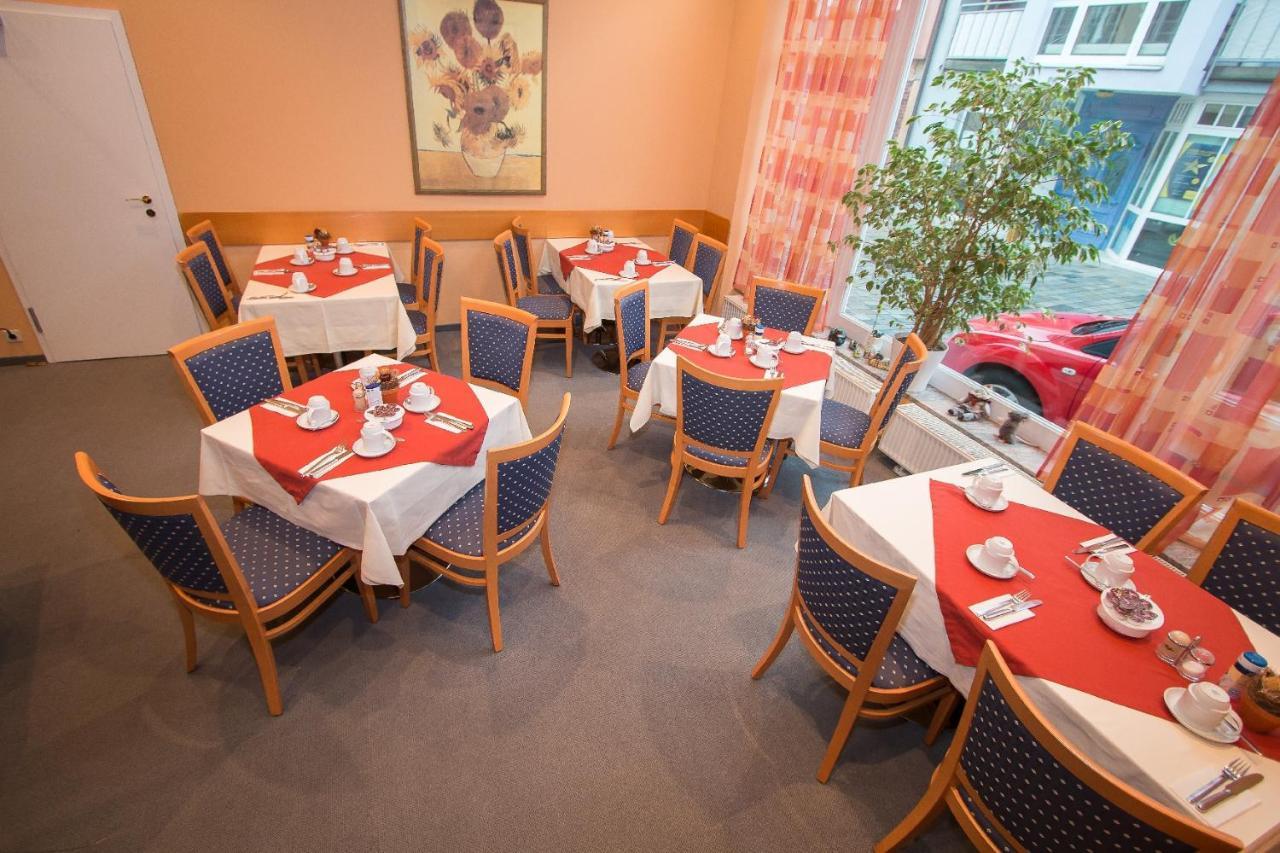 Hotel Garni Am Markt - Businesshotel - Fruehstuecksbuffet - Fahrradabstellplatz - Hunde Willkommen Neustadt bei Coburg Esterno foto