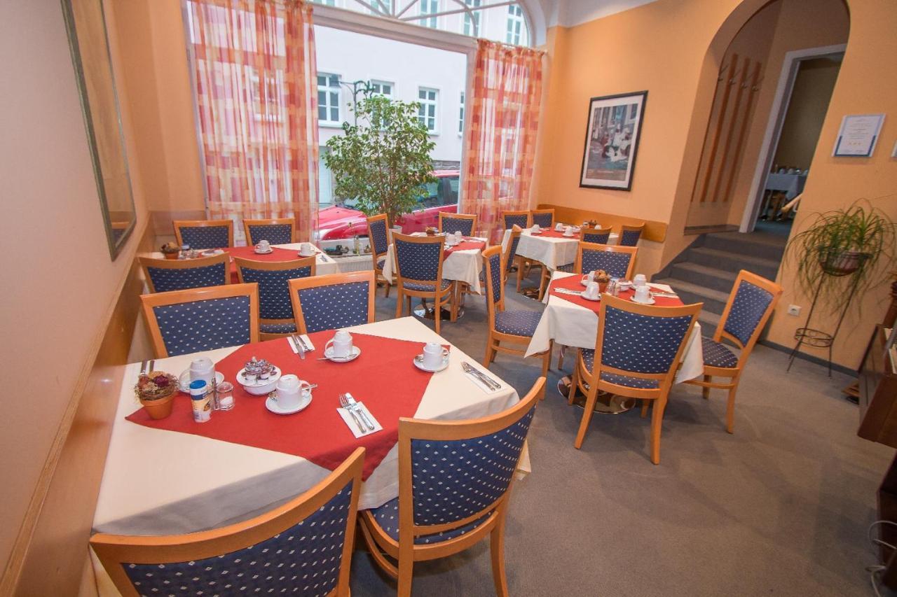 Hotel Garni Am Markt - Businesshotel - Fruehstuecksbuffet - Fahrradabstellplatz - Hunde Willkommen Neustadt bei Coburg Esterno foto