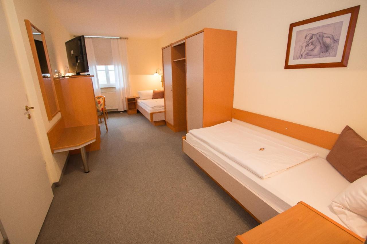 Hotel Garni Am Markt - Businesshotel - Fruehstuecksbuffet - Fahrradabstellplatz - Hunde Willkommen Neustadt bei Coburg Esterno foto