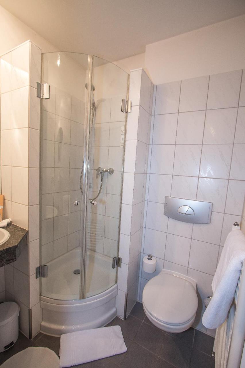 Hotel Garni Am Markt - Businesshotel - Fruehstuecksbuffet - Fahrradabstellplatz - Hunde Willkommen Neustadt bei Coburg Esterno foto