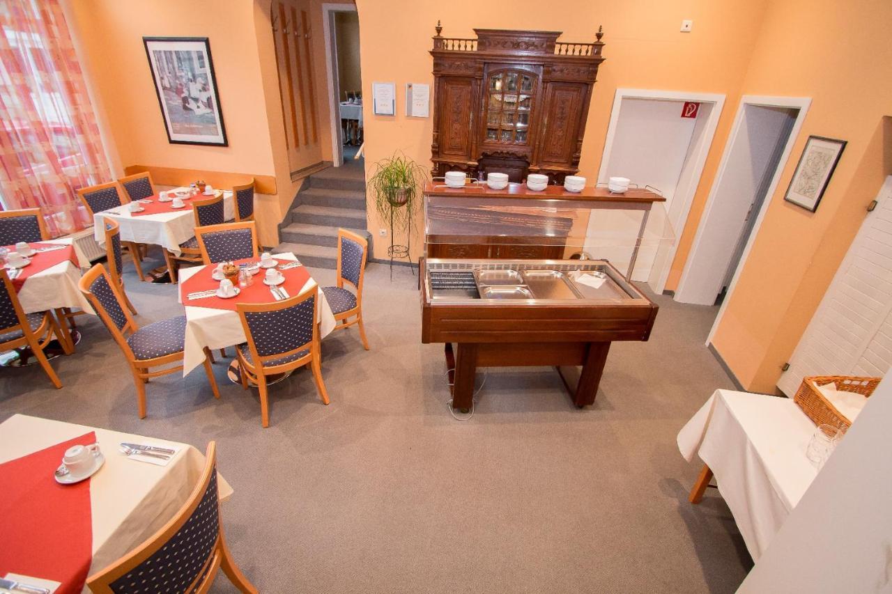 Hotel Garni Am Markt - Businesshotel - Fruehstuecksbuffet - Fahrradabstellplatz - Hunde Willkommen Neustadt bei Coburg Esterno foto