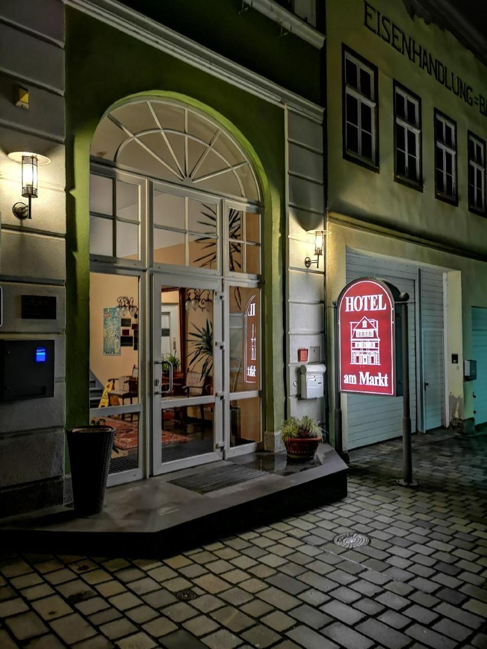 Hotel Garni Am Markt - Businesshotel - Fruehstuecksbuffet - Fahrradabstellplatz - Hunde Willkommen Neustadt bei Coburg Esterno foto